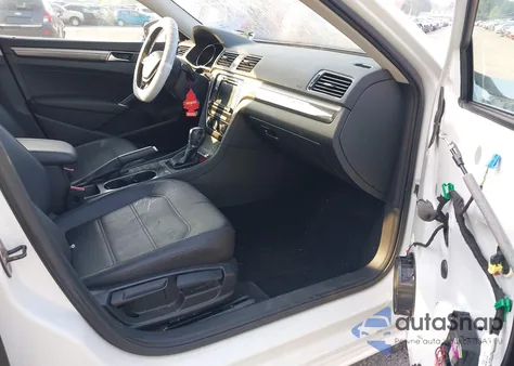 2017 Volkswagen Passat Se z USA, uszkodzony, nr VIN 1VWBT7A30HC011010